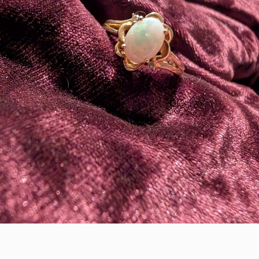 Elegant Gold Opal Ring 10 K Stamped